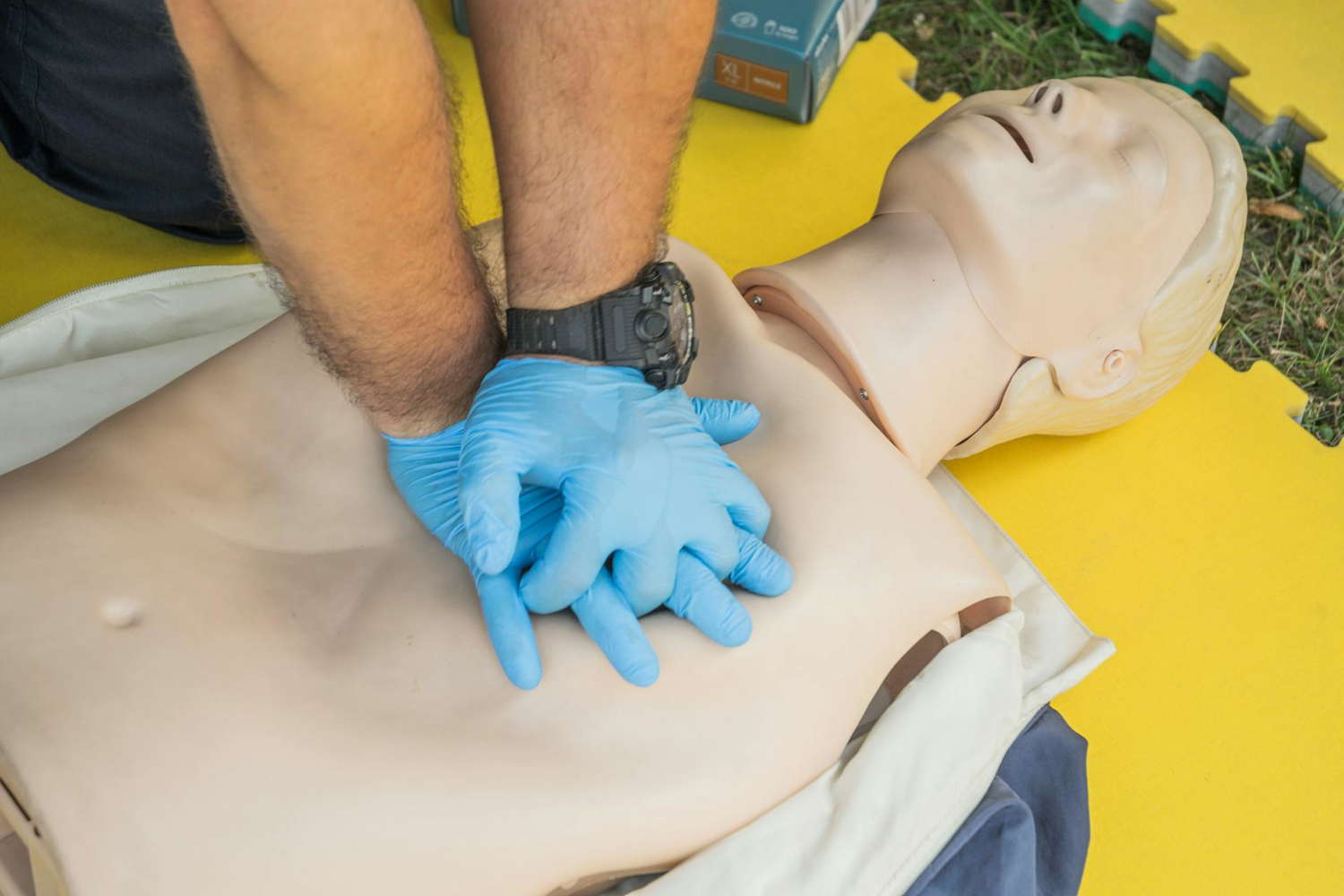 Hoe je tijd en geld bespaart op een goedkope BHV cursus